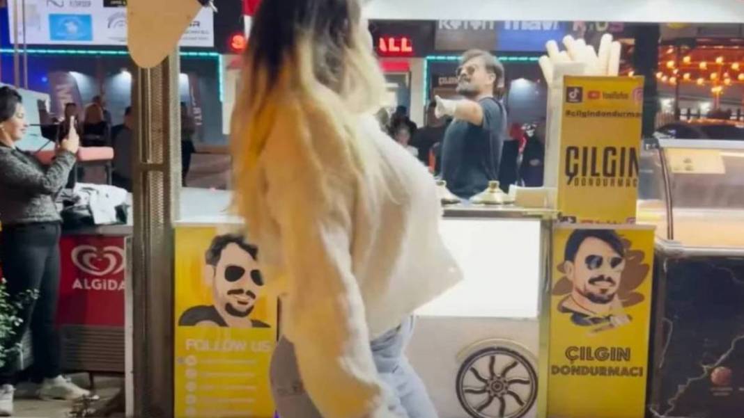 Çılgın Dondurmacı sınırı fena aştı! Kadın müşterisini kolundan tuttuğu gibi... Eşi şak diye bastı, bu sefer kurtuluşu yok! 2